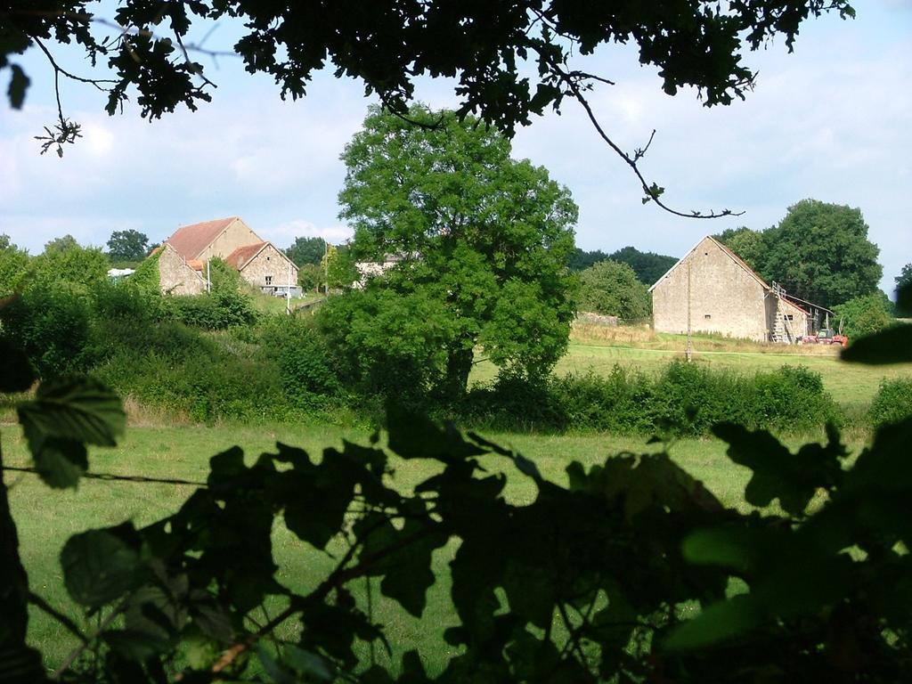 Bed and Breakfast Domaine de La Madeleine Ygrande Esterno foto