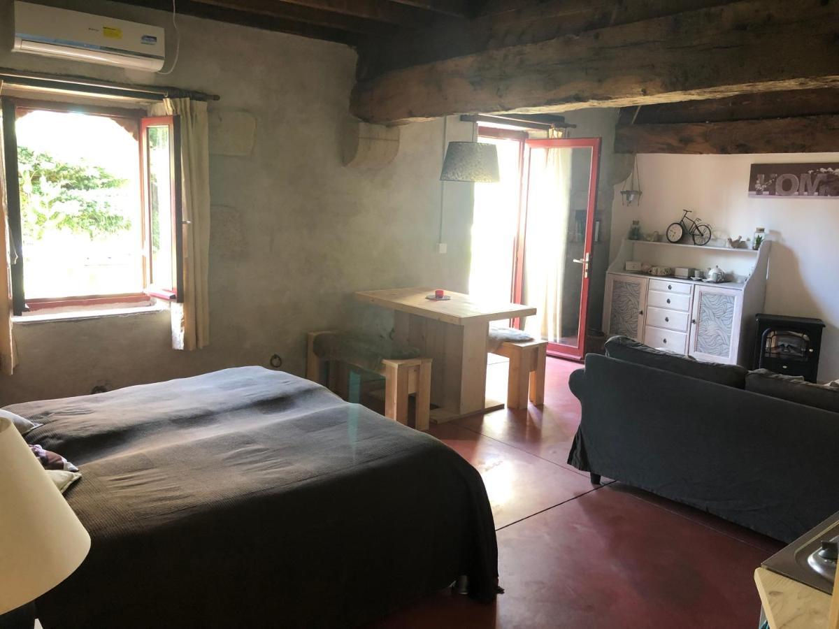 Bed and Breakfast Domaine de La Madeleine Ygrande Esterno foto