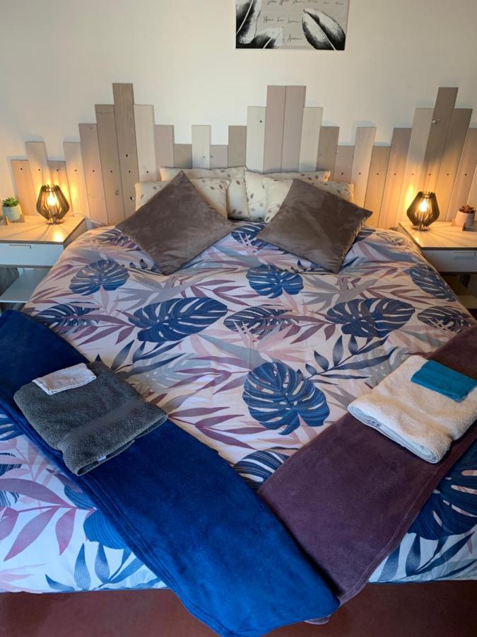 Bed and Breakfast Domaine de La Madeleine Ygrande Esterno foto